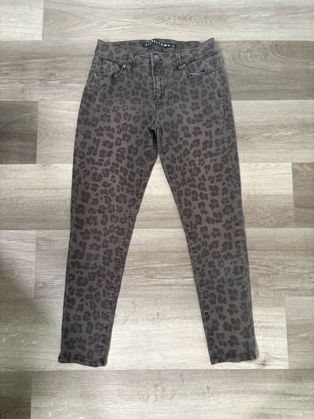 Tinseltown Gray Leopard Print Skinny Jeans